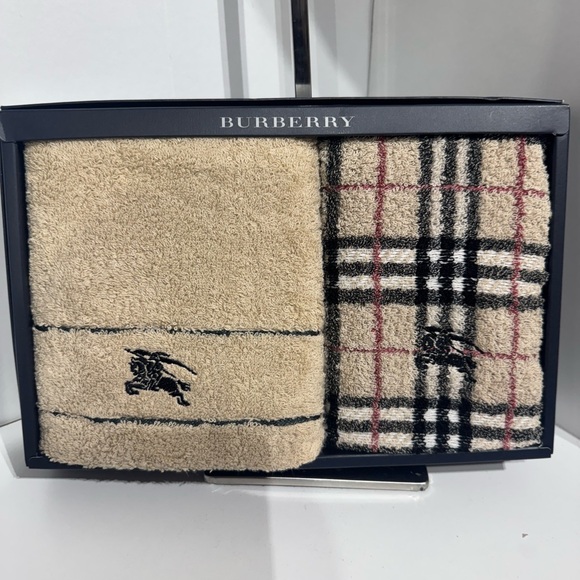 Burberry Beige Checkered Women's Bag - Picture 2 of 4